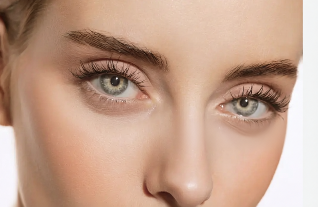 Этот популярный продукт для макияжа старит лицо – вы используете его каждый день - NakhodkaMedia: Лента новостей, 09.04.2026