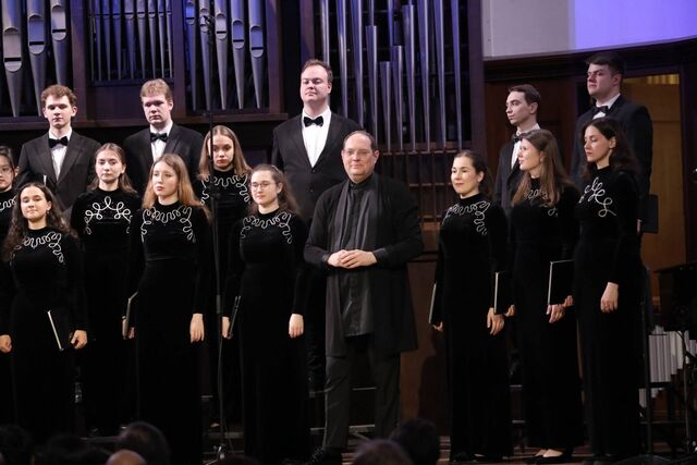 Камерный хор рано утром спел в аэропорту Хабаровска - AmurMedia: Лента новостей, 12.04.2026
