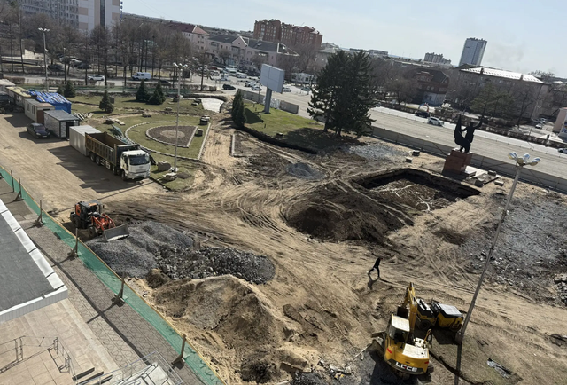 Ремонт площади Уссурийска пока идет с опережением графика - UssurMedia: Лента новостей, 14.04.2026