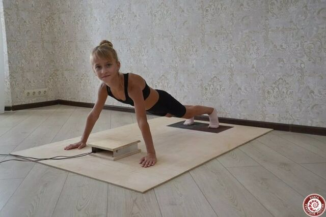 Кубанская школьница установила рекорд РФ по отжиманиям на контактной платформе - KrasnodarMedia, 15.04.2026