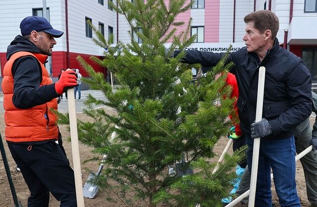 Губернатор Приморья принял участие в общегородском субботнике во Владивостоке - PrimaMedia: Лента новостей, 18.04.2026