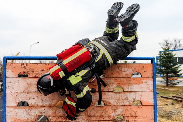 Люди в масках: лучшее звено газодымозащитной службы выбирали во Владивостоке - PrimaMedia: Лента новостей, 18.04.2026