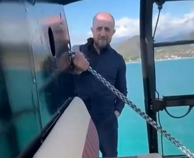 Сочинский бизнесмен попал под проверку за полет над морем вне кабины вертолета - KrasnodarMedia, 20.04.2026