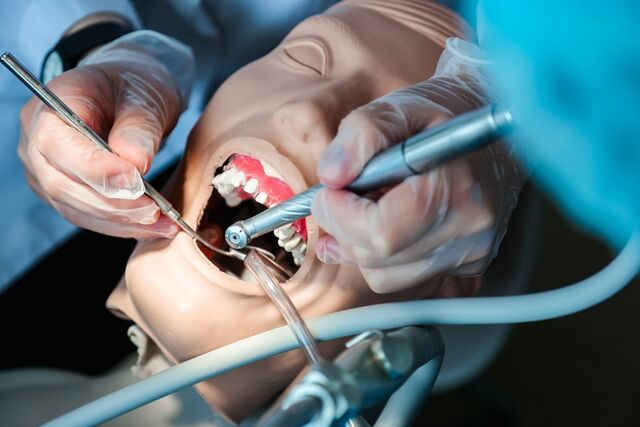 Суд в Приморье взыскал более 600 тысяч рублей со стоматологии за лечение без лицензии - PrimaMedia: Лента новостей, 20.04.2026