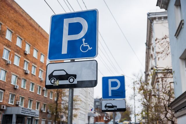 Депутат предложил проверять парковку для инвалидов по реестру, а не по наклейке - PrimaMedia: Лента новостей, 20.04.2026