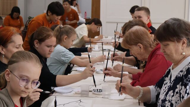 Писали кисточкой и рисовали хурму: в Уссурийске прошел первый фестиваль китайской культуры - UssurMedia: Лента новостей, 20.04.2026