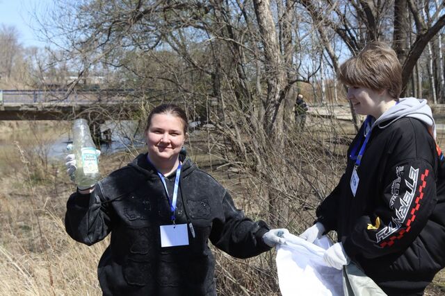 На старт, внимание, марш на уборку: уссурийцы состязались в сборе и сортировке мусора - UssurMedia: Лента новостей, 22.04.2026