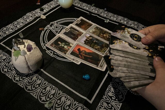 Таролог Янко: мужчины этих 3 знаков зодиака предпочитают дам постарше — на молодух не смотрят - PrimaMedia: Лента новостей, 23.04.2026