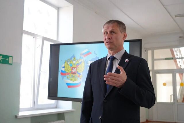 Как управляют городом? Уссурийские школьники заглянули за кулисы власти - UssurMedia: Лента новостей, 24.04.2026