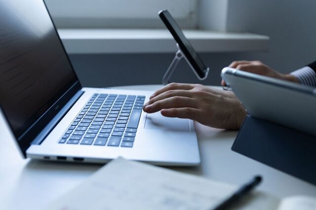 Каждый третий в Краснодаре трудится сверхурочно регулярно - KrasnodarMedia, 30.04.2026