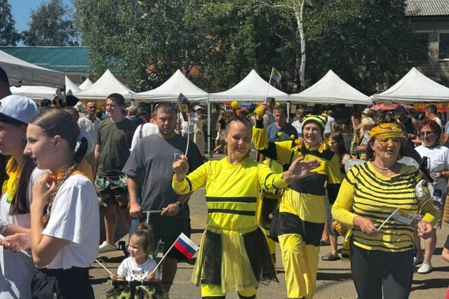 Музыка, танцы и цирк: как прошла дневная программа "Медового раздолья" - UssurMedia: Лента новостей, 22.08.2026