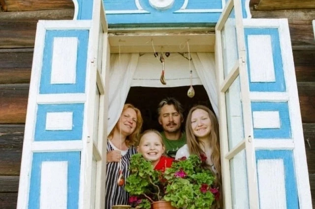 В деревне жить круче: ангарская семья купила старинную усадьбу и нашла на участке клад - UssurMedia: Лента новостей, 28.08.2026