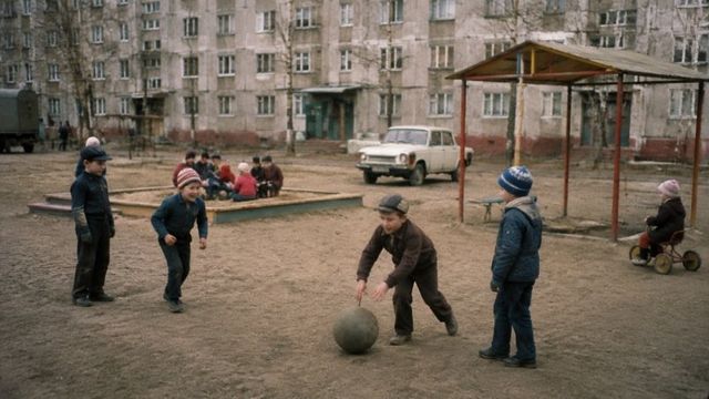 Двор был целым миром: какие игры объединяли советских детей — фантазия была важнее денег - NakhodkaMedia: Лента новостей, 04.09.2026