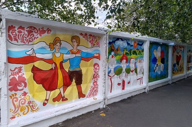 Народы России стали ярким граффити на стене стадиона в Уссурийске - UssurMedia: Лента новостей, 09.09.2026
