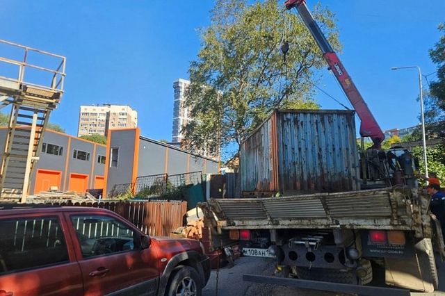 Во Владивостоке начали демонтировать самовольно установленные гаражи и другие объекты - PrimaMedia: Лента новостей, 28.09.2026