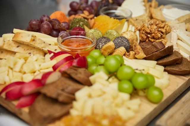 Какие продукты сильно подорожают к Новому году – лучше закупить до конца октября Какие продукты сильно подорожают к Новому году – лучше закупить до конца октября - PrimaMedia: Лента новостей, 10.10.2026