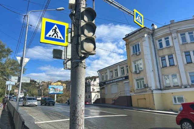 На оживленном перекрестке во Владивостоке отключен светофор — заработает, когда дадут свет На оживленном перекрестке во Владивостоке отключен светофор — заработает, когда дадут свет - PrimaMedia: Лента новостей, 14.10.2026
