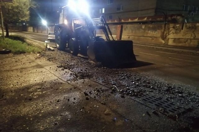 Коммунальщики Владивостока за ночь расчистили 14 улиц от грунта после удара стихии - PrimaMedia: Лента новостей, 14.10.2026