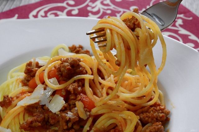 Домашняя классика без лишних затрат: спагетти с мясным соусом за 25 минут - AmurMedia: Лента новостей, 17.10.2026