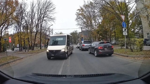 Водителя автобуса наказали за встречную езду по односторонней улице в Уссурийске - UssurMedia: Лента новостей, 17.10.2026