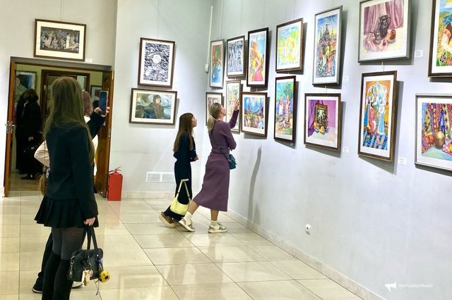В галерее "Вернисаж" открылась юбилейная выставка "Грани творчества" - NakhodkaMedia: Лента новостей, 23.10.2026