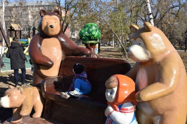 В Индустриальном районе Хабаровска открыли "Сквер русских сказок" - AmurMedia: Лента новостей, 25.10.2026