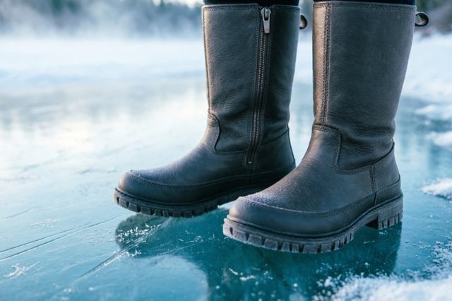 Две полоски на подошву при первых морозах - и ботинки не скользят на льду: бюджетный лайфхак - UssurMedia: Лента новостей, 26.10.2026
