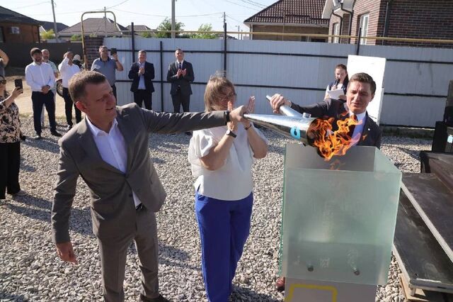 Мэр дал газу - сегодня торжественно открыли газопровод к посёлку Пригородному, где расположен земельный массив с участками многодетных семей. Мэр дал газу - сегодня торжественно открыли газопровод к посёлку Пригородному, где расположен земельный массив с участками многодетных семей. - Краснодар | Телетайп, 29.08.2025