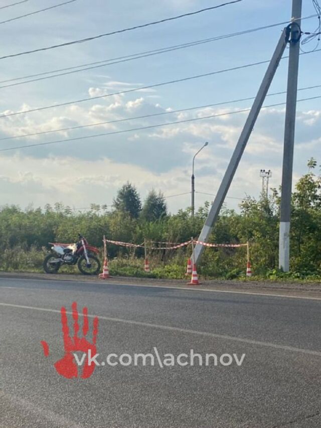 Девочка-подросток на питбайке чуть не угробила себя и пассажира, влетев в электроопору - Агентство чрезвычайных новостей, 02.09.2025