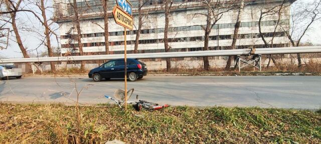 Пенсионер на велосипеде попал под машину на Гаражной Пенсионер на велосипеде попал под машину на Гаражной - Komsagram • Комсомольск-на-Амуре, 26.10.2025