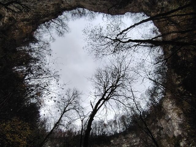 Новую пещеру обнаружили в Мостовском районе в долине реки Кизинчи. Новую пещеру обнаружили в Мостовском районе в долине реки Кизинчи. - Кубань 24, 06.11.2025