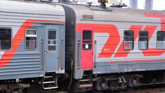 В Челябинске трое подростков решили сыграть в экстремалов и прокатиться на крыше поезда «Новый Уренгой – Уфа». - MDK Челябинск, 19.11.2025