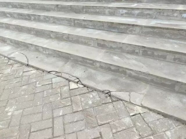 Лестницу возле Молодежного театра в Ростове отремонтируют до конца марта. - Подслушано Ростов-на-Дону, 19.03.2026