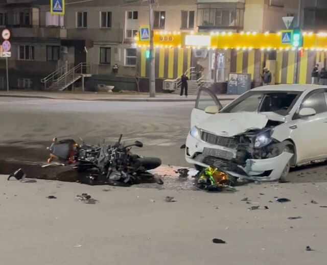 За рулем Kia Rio, которая столкнулась с мотоциклистом в Челябинске, была 24-летняя девушка. Об этом рассказали в городской Госавтоинспекции. За рулем Kia Rio, которая столкнулась с мотоциклистом в Челябинске, была 24-летняя девушка. Об этом рассказали в городской Госавтоинспекции. - 74.RU| Новости Челябинска, 04.04.2026