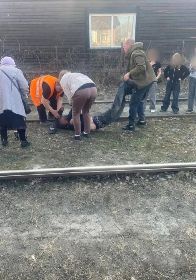 Школьники спасли пьяного мужчину на трамвайных путях в Бийске. - Барнаул №1, 22.04.2026