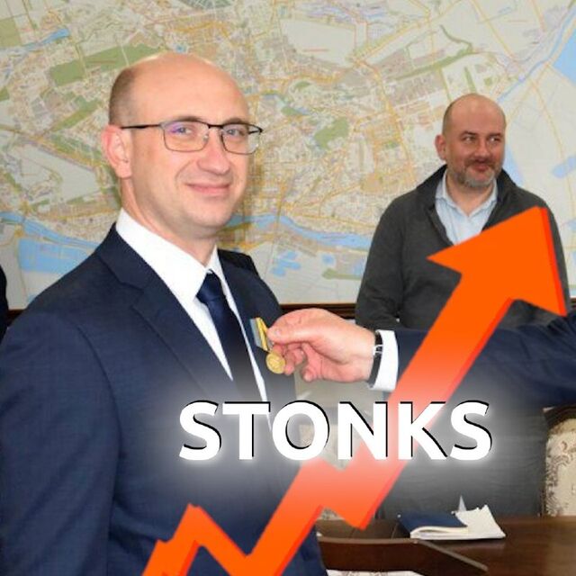 Минтранс дарит аж три (!) контракта на 3,5 млрд (!!) "Т‑трансу" (!!!). Напомним, что директор этой компании дал взятку Кушнарёву за сдачу Западной хорды, а потом сдал и самого министра. Минтранс дарит аж три (!) контракта на 3,5 млрд (!!) "Т‑трансу" (!!!). Напомним, что директор этой компании дал взятку Кушнарёву за сдачу Западной хорды, а потом сдал и самого министра. - Don Mash, 17.06.2026