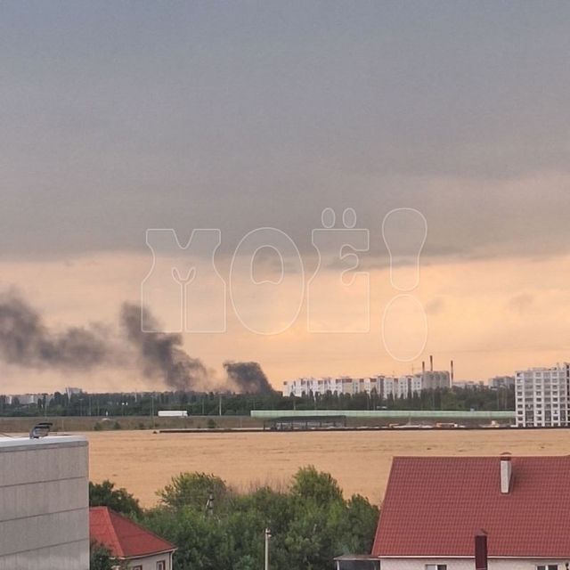 Сильный пожар начался на левом берегу Воронежа - МОЁ! Online. Все новости Воронежа, 04.07.2026