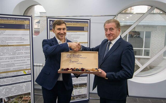 Гроссмейстер Сергей Карякин дал сеанс одновременной игры в Воронеже -  Агентство Бизнес Информации, 27.03.2026