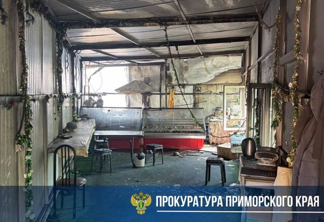 Кафе сгорело во Владивостоке в День России - Пресс-поток - Приморье24 Информационное агентство, последние новости Владивостока и Приморского края, 12.06.2025