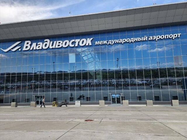 Сотни пассажиров застряли во Владивостоке из-за задержки рейса в Москву - Пресс-поток - Приморье24 Информационное агентство, последние новости Владивостока и Приморского края, 15.06.2025