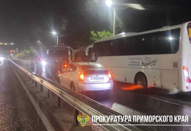 Пассажирский автобус попал в серьезное ДТП на трассе в Приморье - Пресс-поток - Приморье24 Информационное агентство, последние новости Владивостока и Приморского края, 01.07.2025