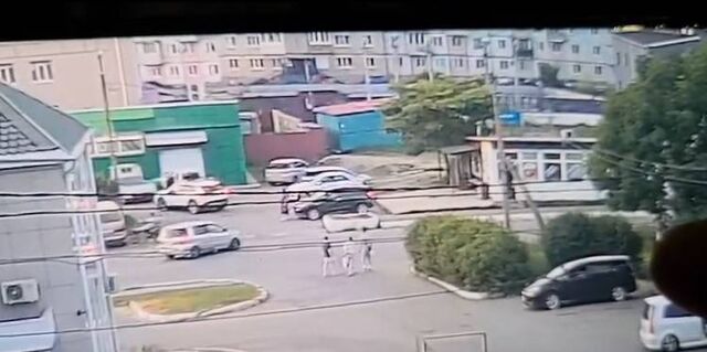 Подросток на мотоцикле наехал на припаркованный автомобиль во Врангеле - Пресс-поток - Приморье24 Информационное агентство, последние новости Владивостока и Приморского края, 07.07.2025