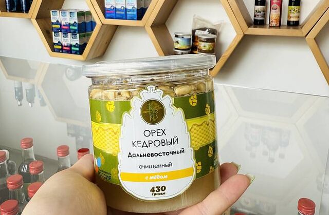 Кедровый орех стал хитом продаж у туристов во Владивостоке - Пресс-поток - Приморье24 Информационное агентство, последние новости Владивостока и Приморского края, 10.07.2025