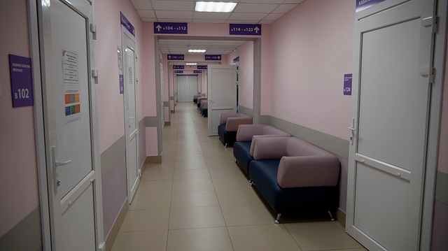 В Приморье школьница получила тяжелые травмы после падения в открытый люк - Пресс-поток - Приморье24 Информационное агентство, последние новости Владивостока и Приморского края, 21.07.2025
