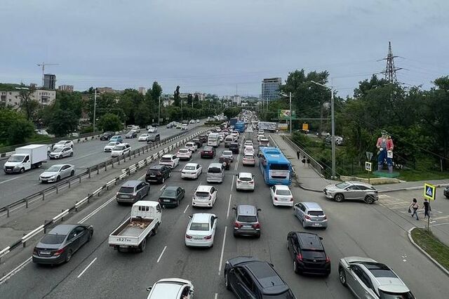 Во Владивостоке запретили движение грузовых автомобилей - Пресс-поток - Приморье24 Информационное агентство, последние новости Владивостока и Приморского края, 21.07.2025