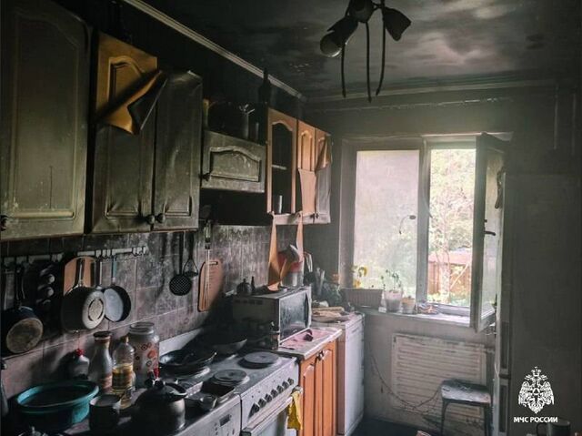 Во Владивостоке пожарные спасли семь человек из горящей квартиры - Пресс-поток - Приморье24 Информационное агентство, последние новости Владивостока и Приморского края, 16.09.2025