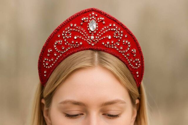 Кокошники снова в моде: как носить традиционный аксессуар сегодня - Пресс-поток - Приморье24 Информационное агентство, последние новости Владивостока и Приморского края, 03.11.2025