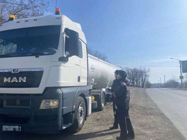 В Приморье подвели итоги проверок безопасности перевозки опасных грузов - Пресс-поток - Приморье24 Информационное агентство, последние новости Владивостока и Приморского края, 11.11.2025