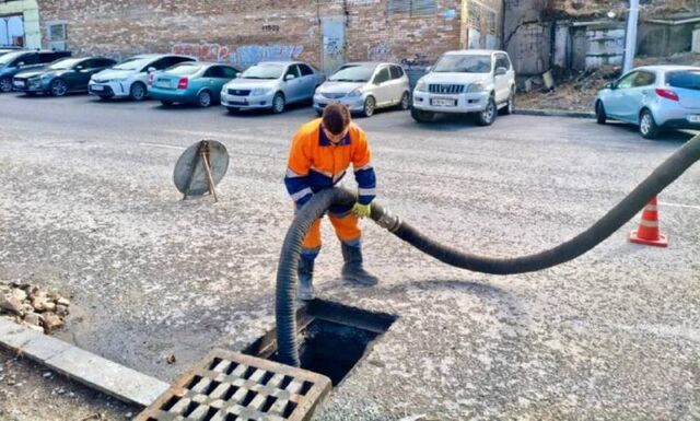 Во Владивостоке городские службы готовят ливневую канализацию к зиме - Пресс-поток - Приморье24 Информационное агентство, последние новости Владивостока и Приморского края, 11.11.2025