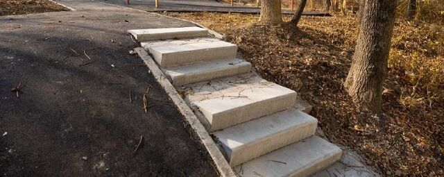 Пешеходную дорожку восстановили на улице Гризодубовой во Владивостоке - Пресс-поток - Приморье24 Информационное агентство, последние новости Владивостока и Приморского края, 12.11.2025